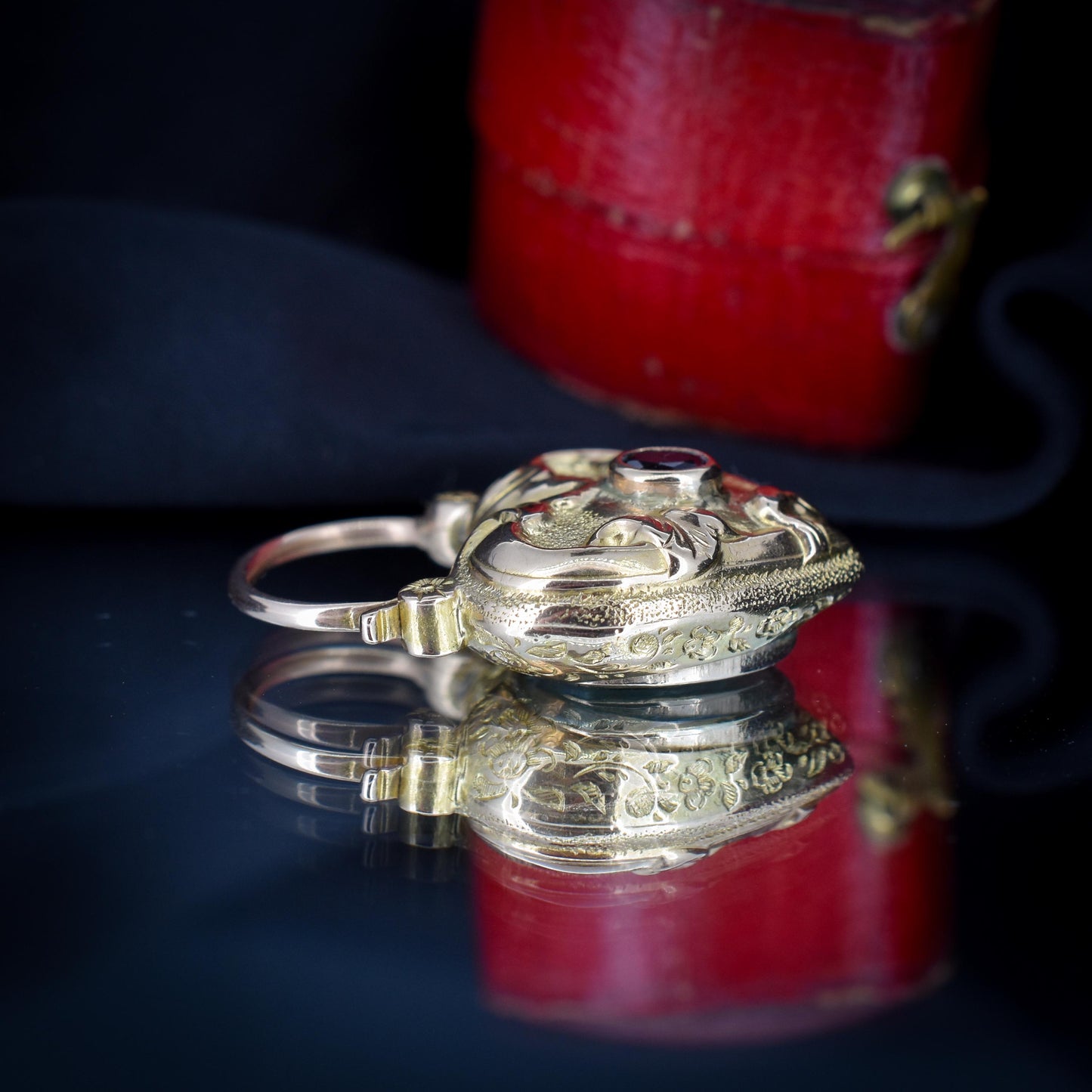 Antique Georgian 15ct Gold Large Garnet Engraved Puffy Heart Padlock Locket