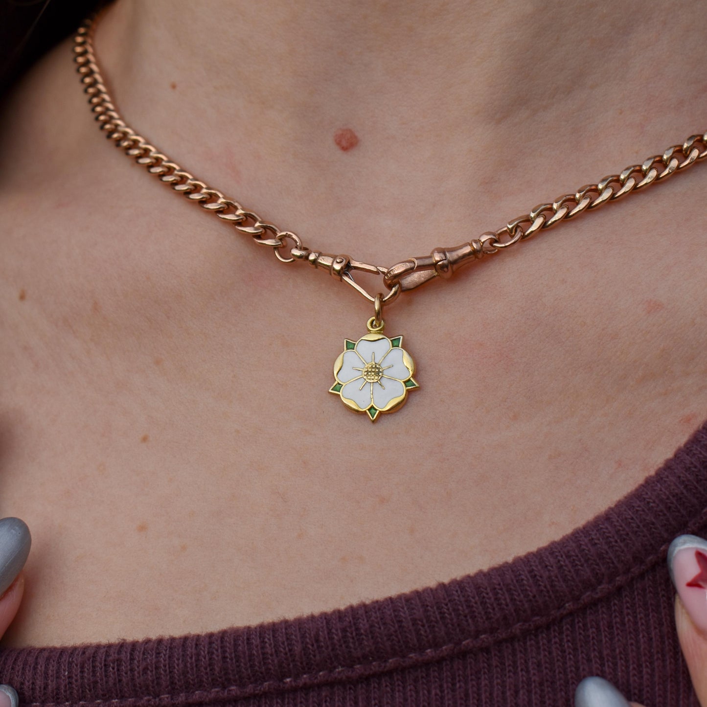 Vintage Yorkshire White Rose Enamel 9ct Gold Charm