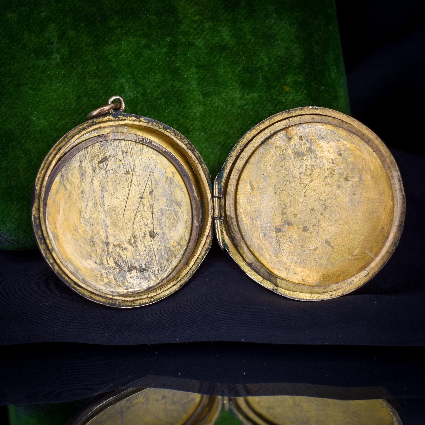 Antique Aesthetic Swallow Bird Floral 9ct Gold Round Locket Pendant | Edwardian