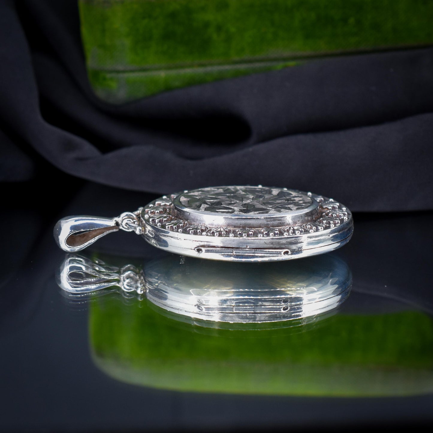 Antique Victorian Sterling Silver Oval Ivy Engraved Photo Locket Pendant