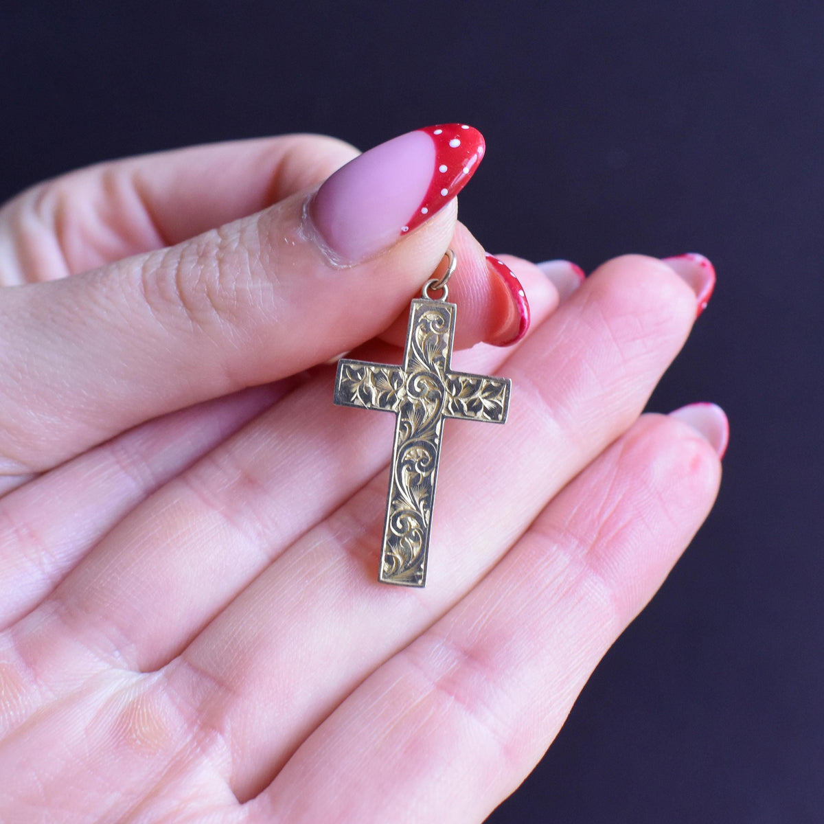 Antique Edwardian 9ct Gold Floral Ivy Engraved Cross Pendant