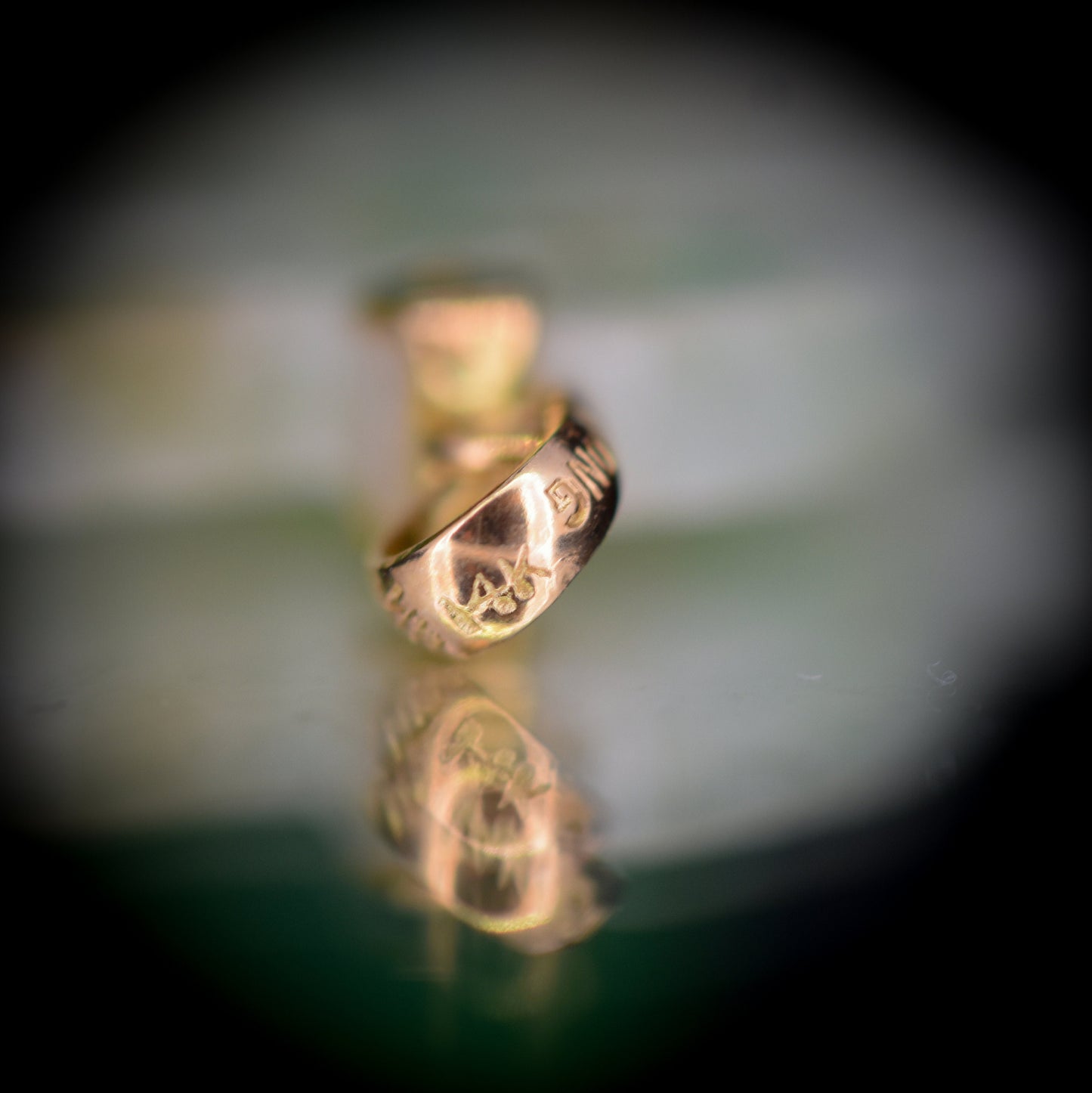 Vintage Green Jade Chinese 14ct 14K Yellow Gold Drop Pendant