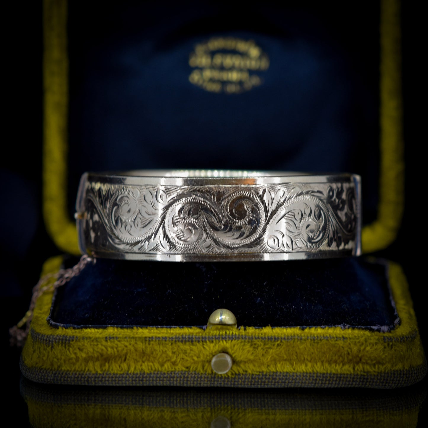 Vintage 9CT Gold Metal Core Engraved Bangle Bracelet