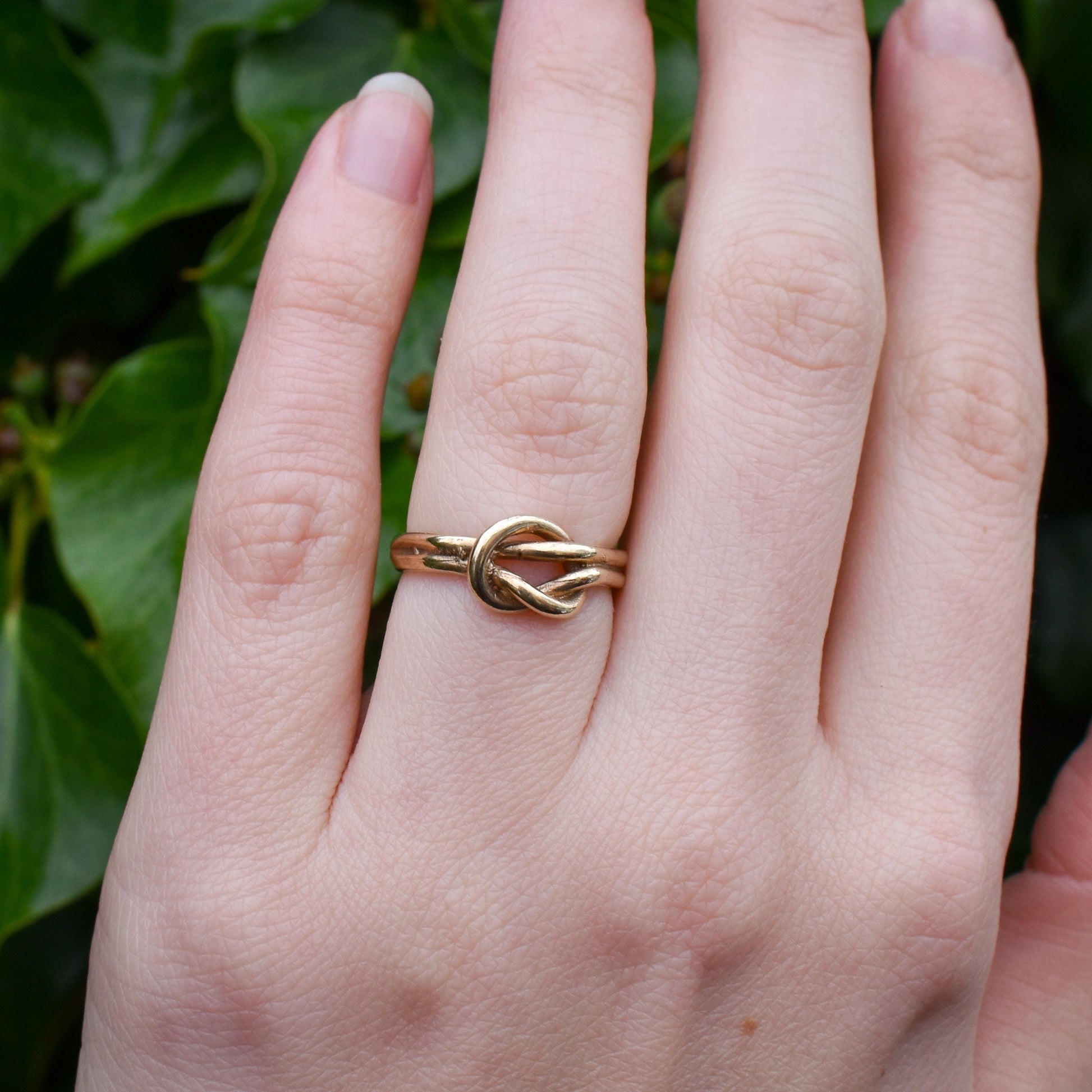Vintage '1978' Lovers Knot 9ct Gold Ring Band