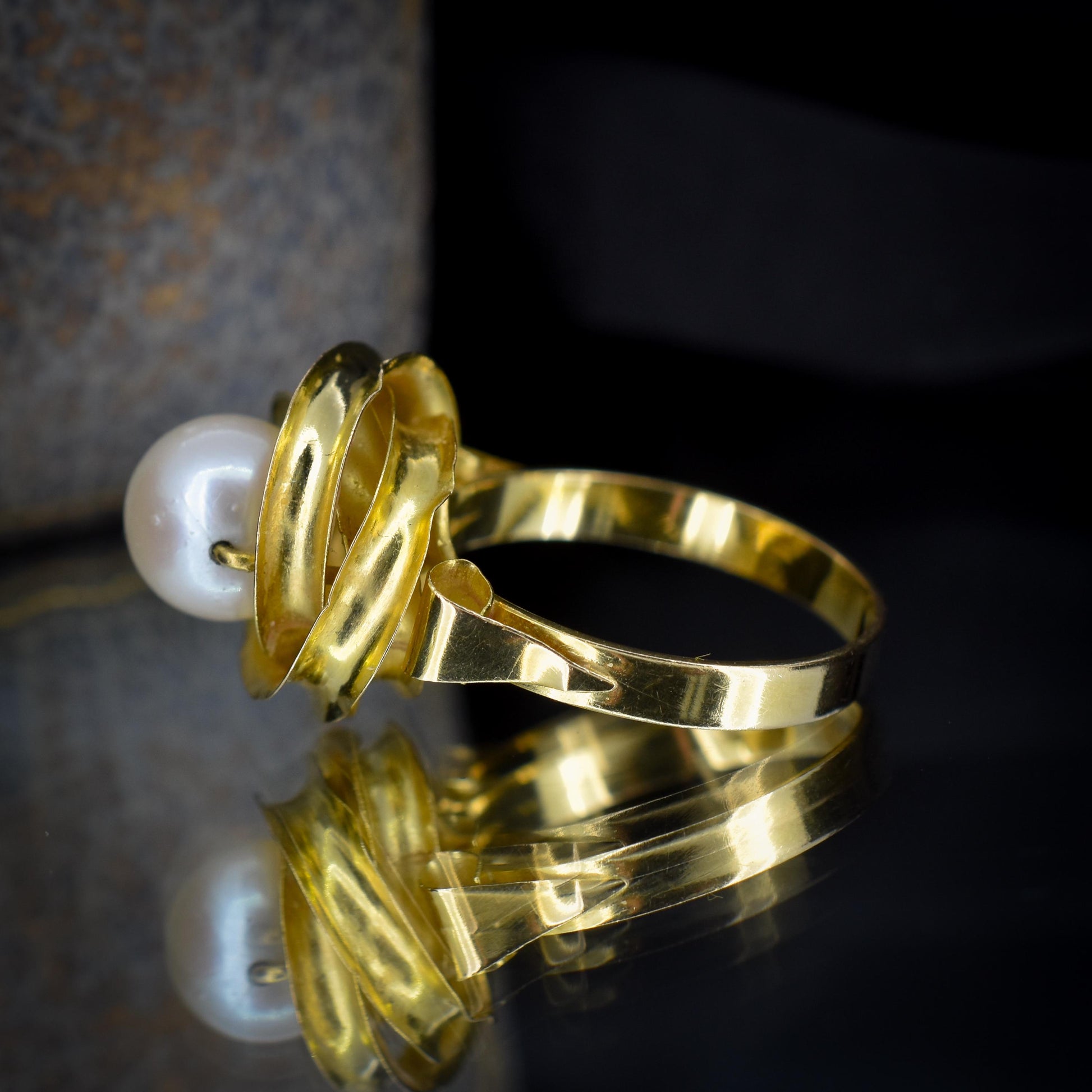 Vintage Pearl Solitaire Twist 18ct Yellow Gold Statement Ring