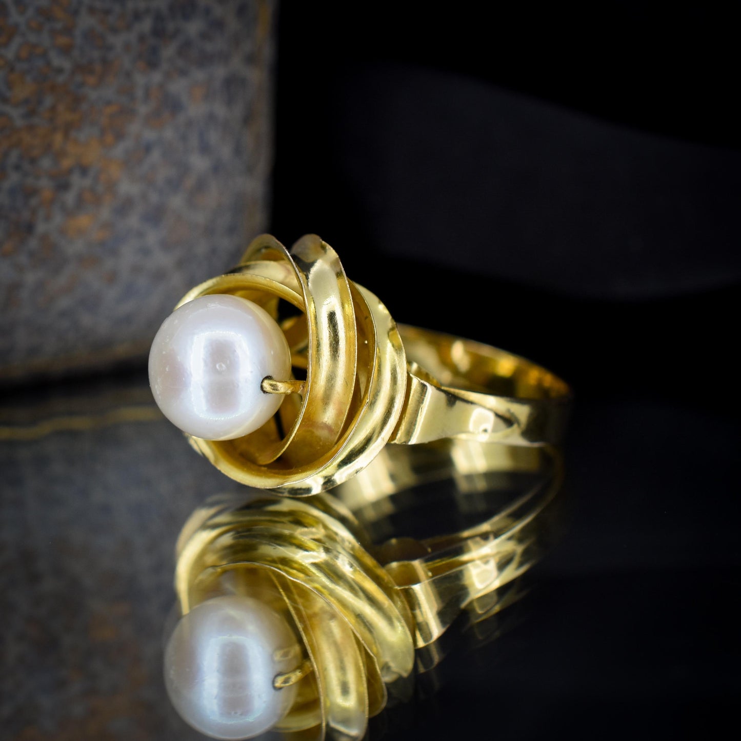 Vintage Pearl Solitaire Twist 18ct Yellow Gold Statement Ring
