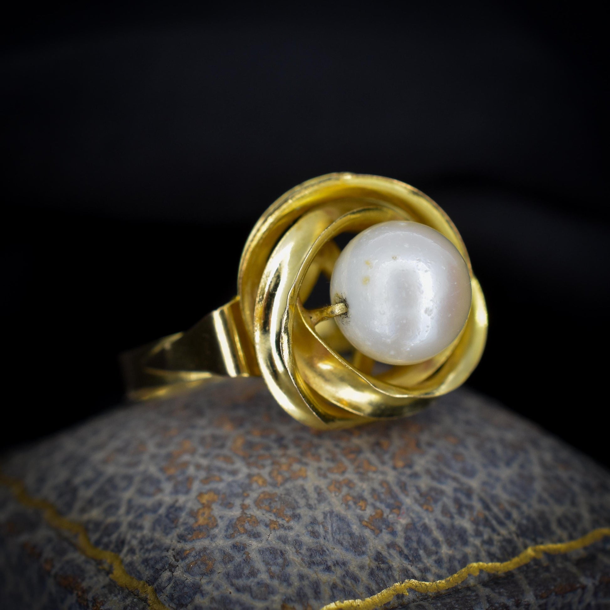 Vintage Pearl Solitaire Twist 18ct Yellow Gold Statement Ring
