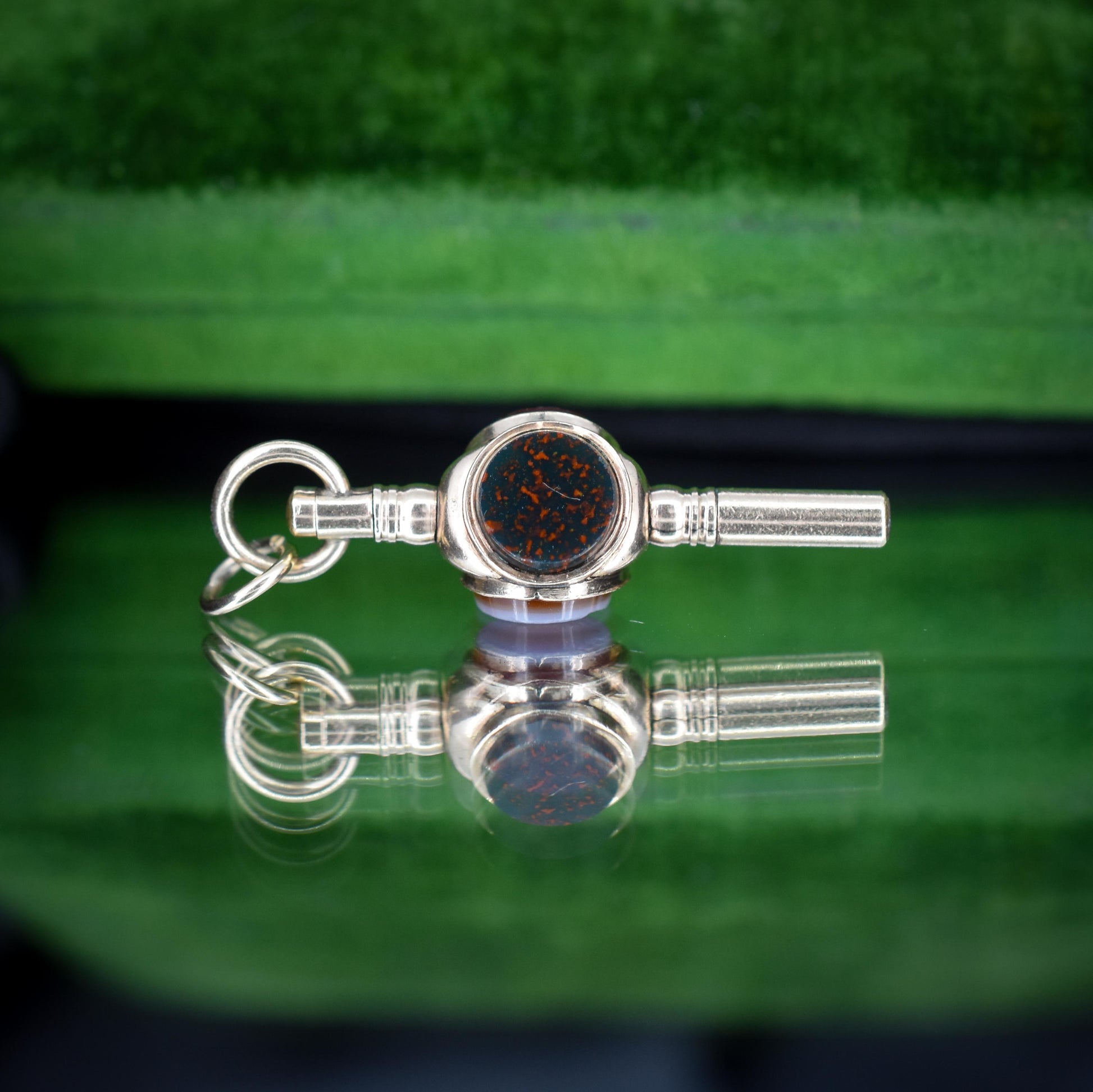 Antique 9ct Gold Sardonyx, Carnelian and Bloodstone Triple Sided Watch Key Pendant