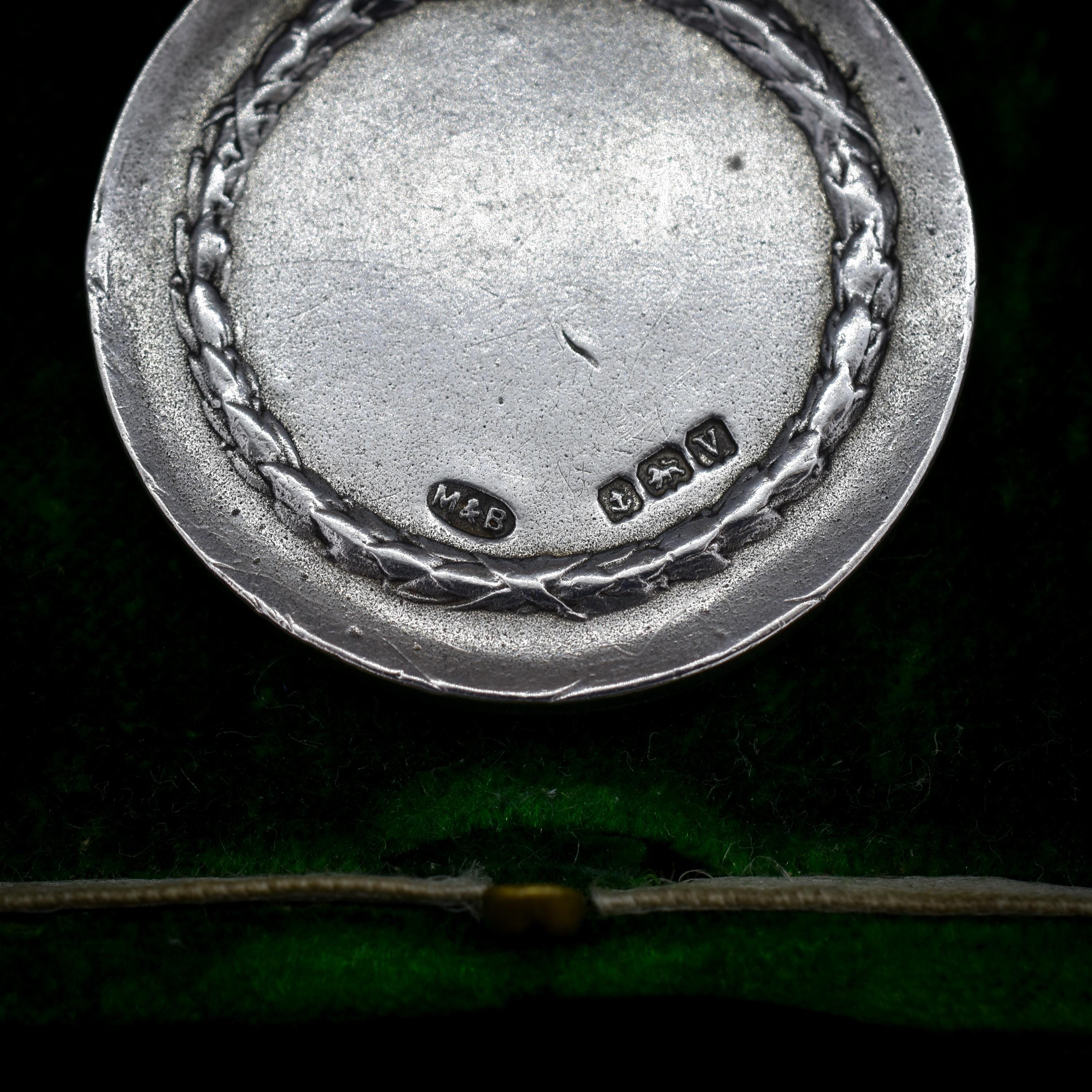 イギリス　アンティーク　スポーツ　シルバー　ゴルフ メダル STERLING Vintage Golf 'Golfer' Medal Medallion Pendant | Dated 1945