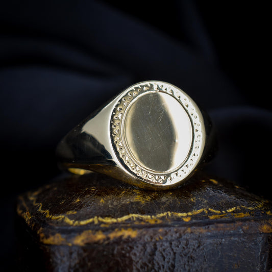 Vintage 10.3g 9ct Gold Oval Signet Ring - Dated Birmingham 1966