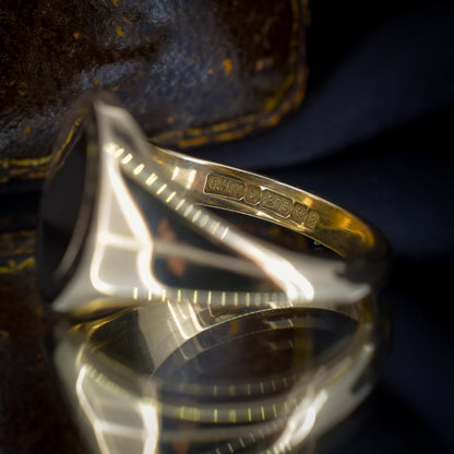 Vintage 10.3g 9ct Gold Oval Signet Ring - Dated Birmingham 1966
