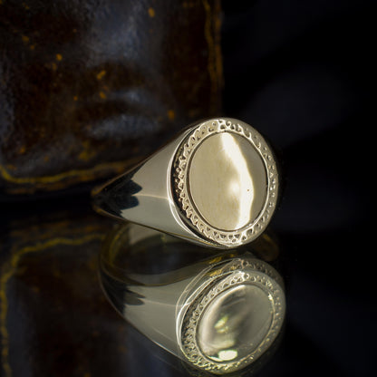 Vintage 10.3g 9ct Gold Oval Signet Ring - Dated Birmingham 1966