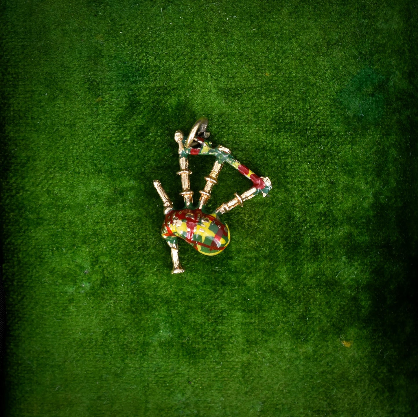 Vintage Tartan Enamel Bagpipes 9ct Gold Charm