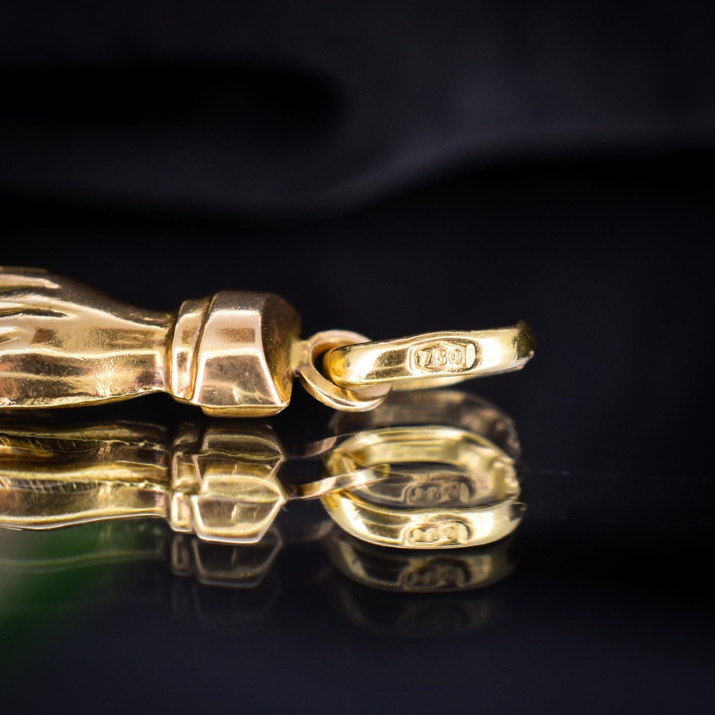 Vintage 18ct Gold Italian Hand Mano Cornuto Charm Pendant