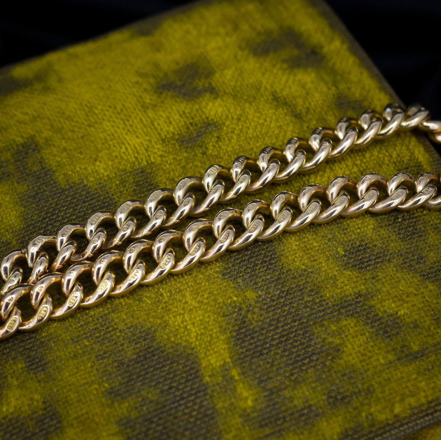 Antique Heart Padlock Curb 9ct Gold Bracelet | 7.5"