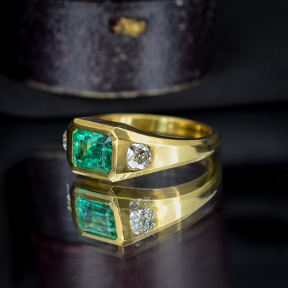 Natural Emerald and Diamond Three Stone 18ct Gold Band Ring