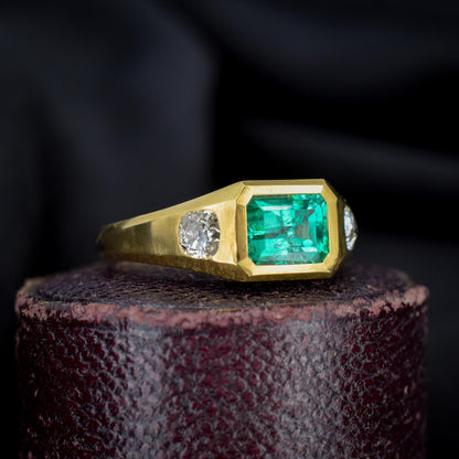 Natural Emerald and Diamond Three Stone 18ct Gold Band Ring