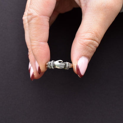 Vintage Clasped Hand Fede Gimmel Sterling Silver Ring