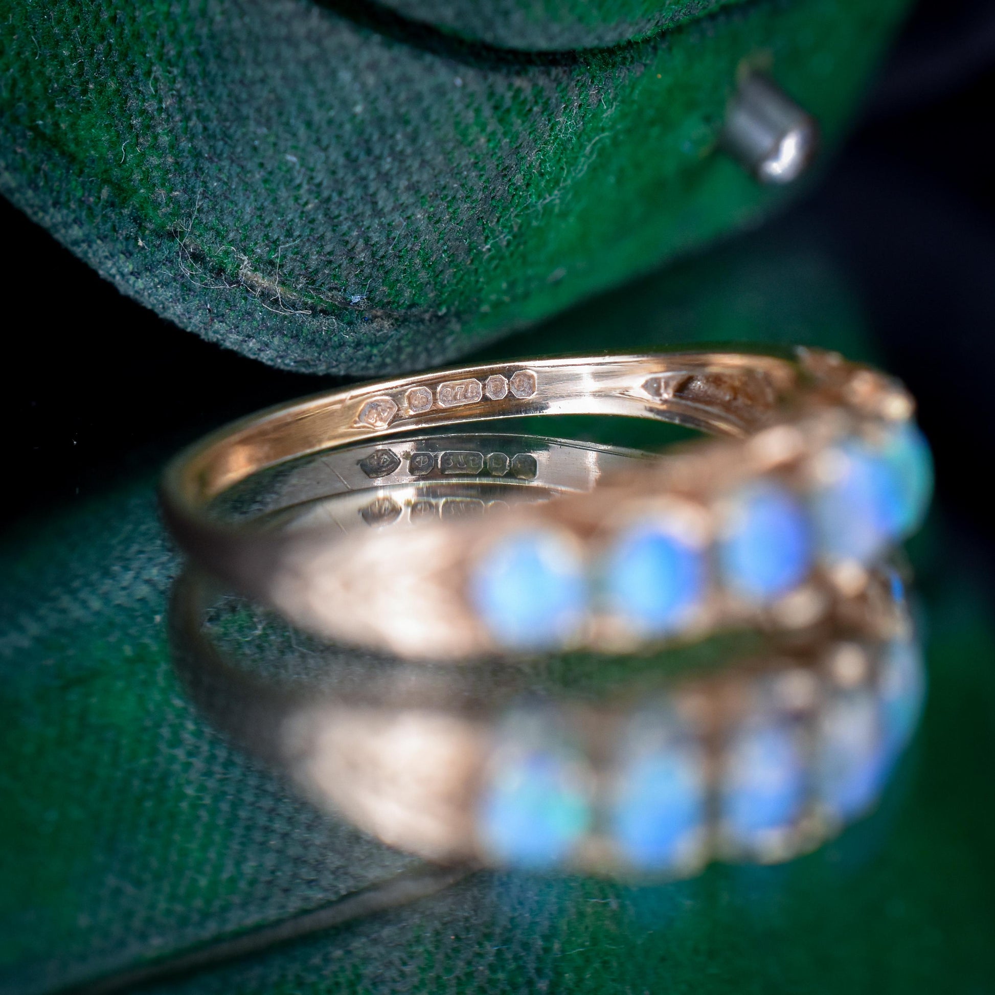 Vintage Opal Seven Stone 9ct Gold Band Ring | Dated 1979