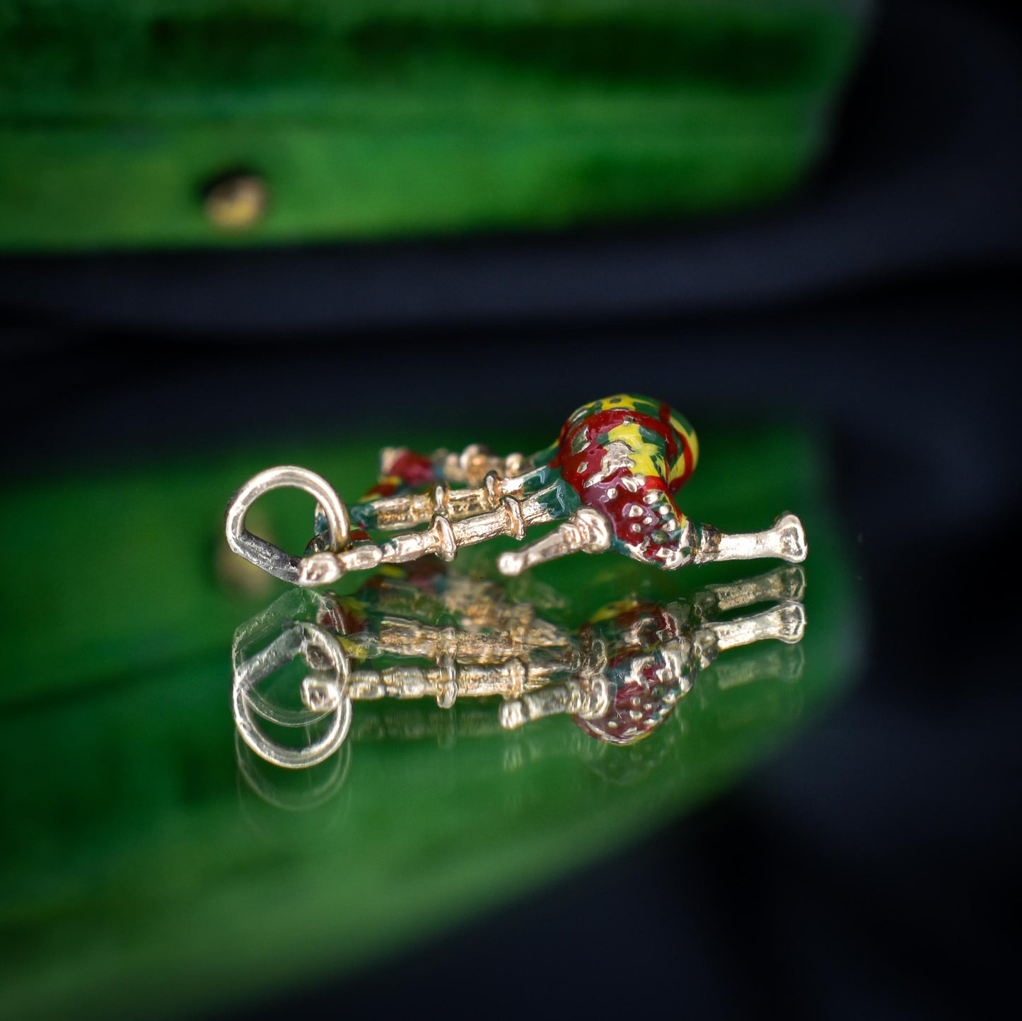 Vintage Tartan Enamel Bagpipes 9ct Gold Charm