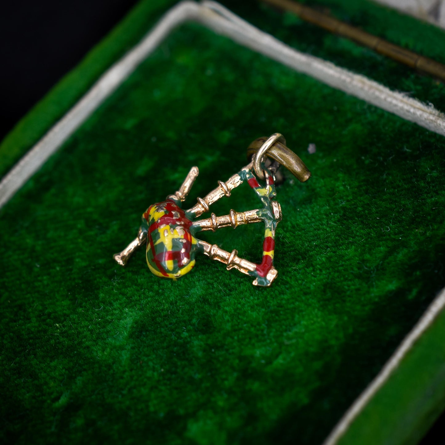 Vintage Tartan Enamel Bagpipes 9ct Gold Charm