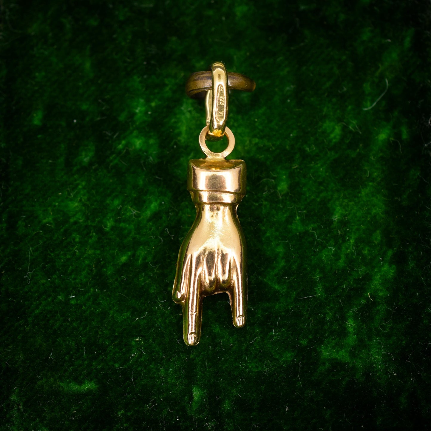 Vintage 18ct Gold Italian Hand Mano Cornuto Charm Pendant
