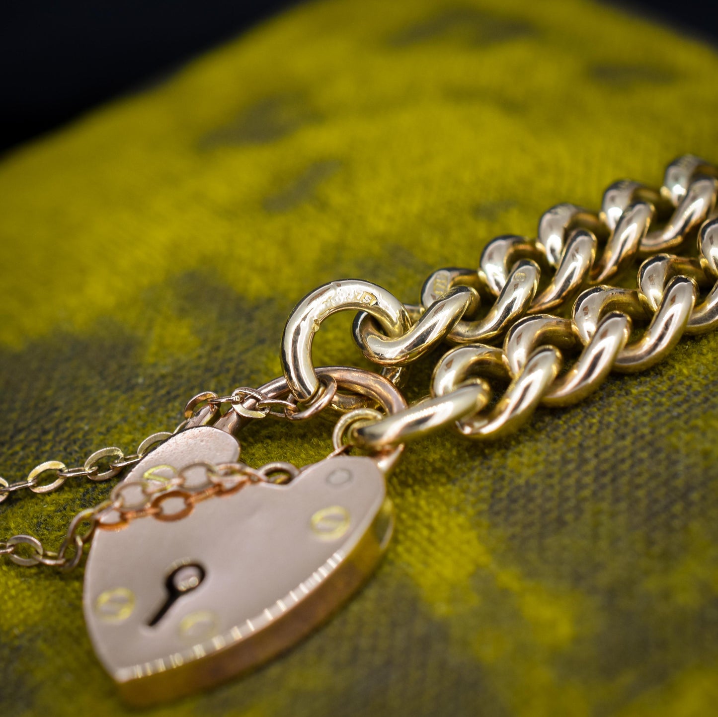 Antique Heart Padlock Curb 9ct Gold Bracelet | 7.5"