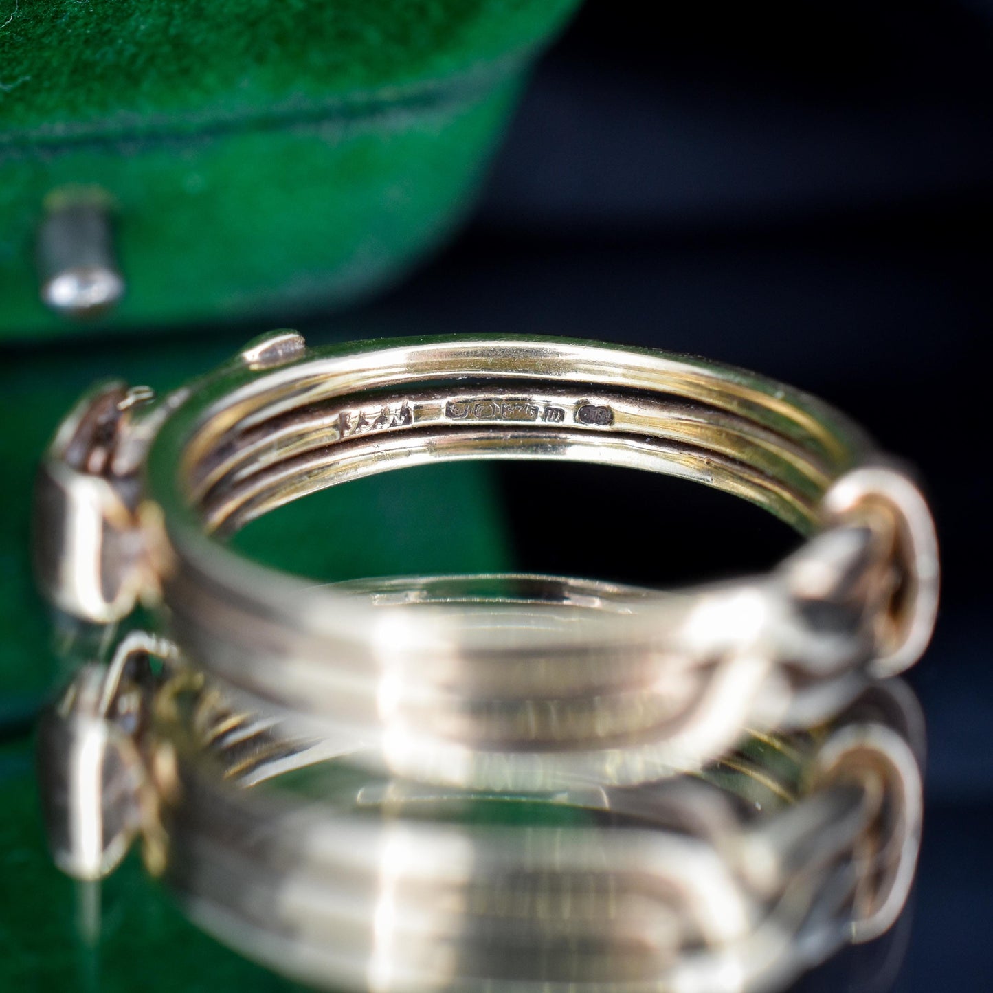 Vintage Love Heart Clasped Hand Fede Gimmel Puzzle 9ct Gold Ring