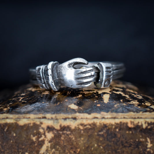 Vintage Clasped Hand Fede Gimmel Sterling Silver Ring