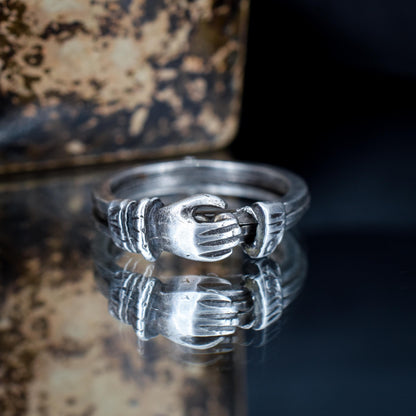 Vintage Clasped Hand Fede Gimmel Sterling Silver Ring