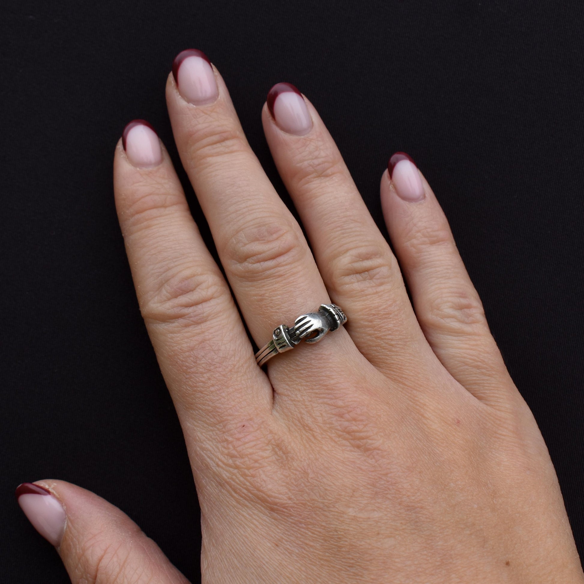 Vintage Clasped Hand Fede Gimmel Sterling Silver Ring