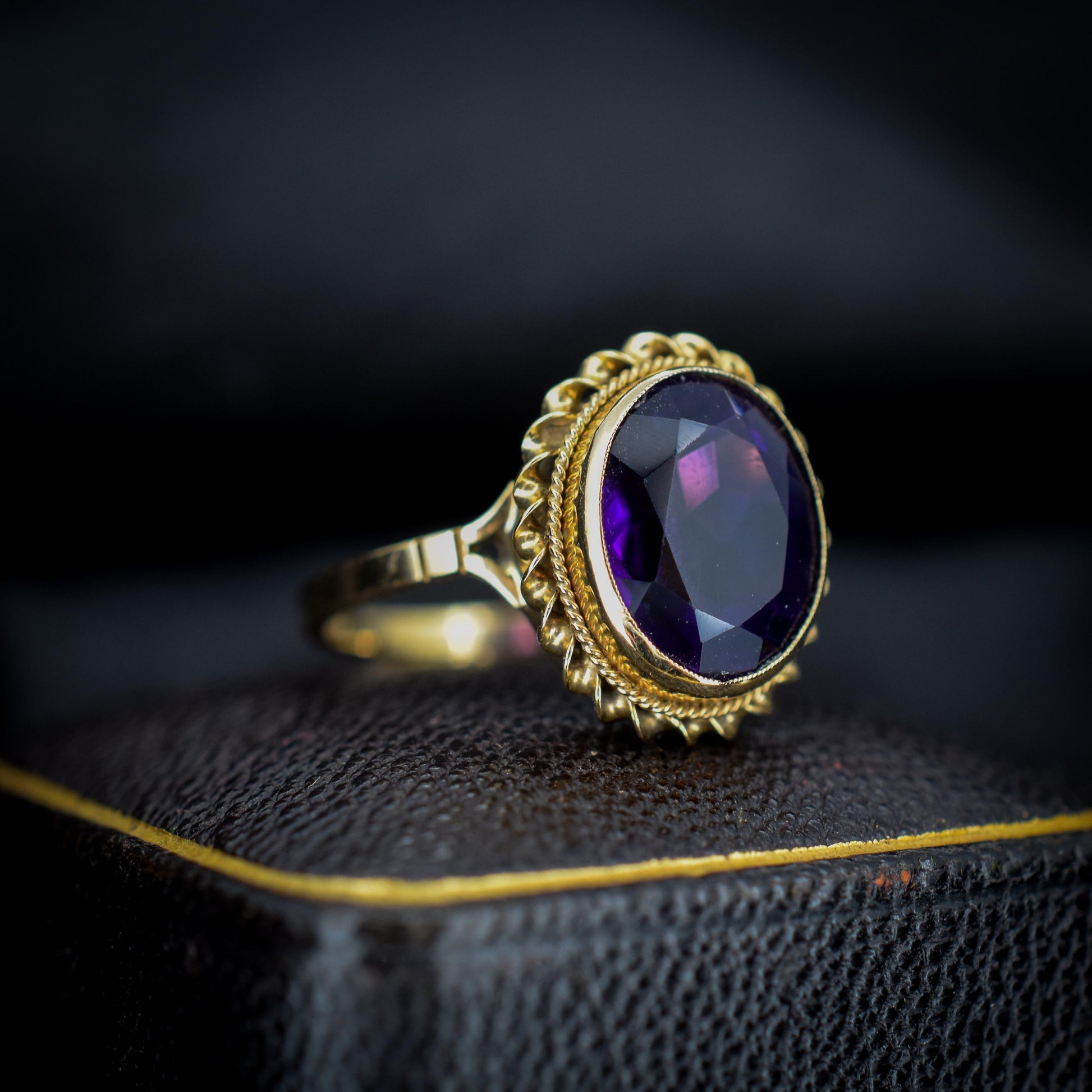 Vintage Oval Cut Large Amethyst Solitaire Gold Cocktail Ring