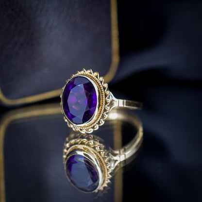 Vintage Oval Cut Large Amethyst Solitaire Gold Cocktail Ring