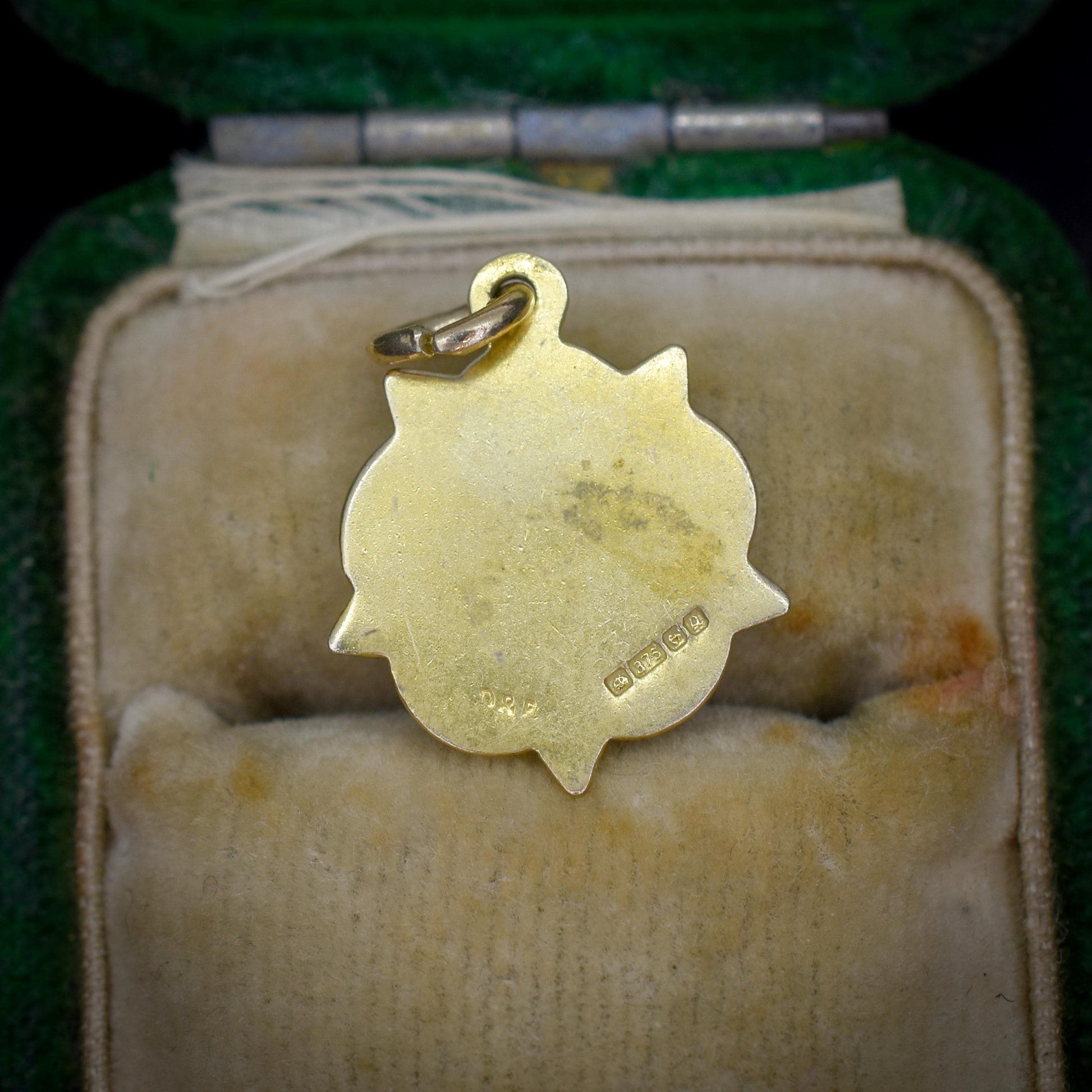 Vintage Yorkshire White Rose Enamel 9ct Gold Charm