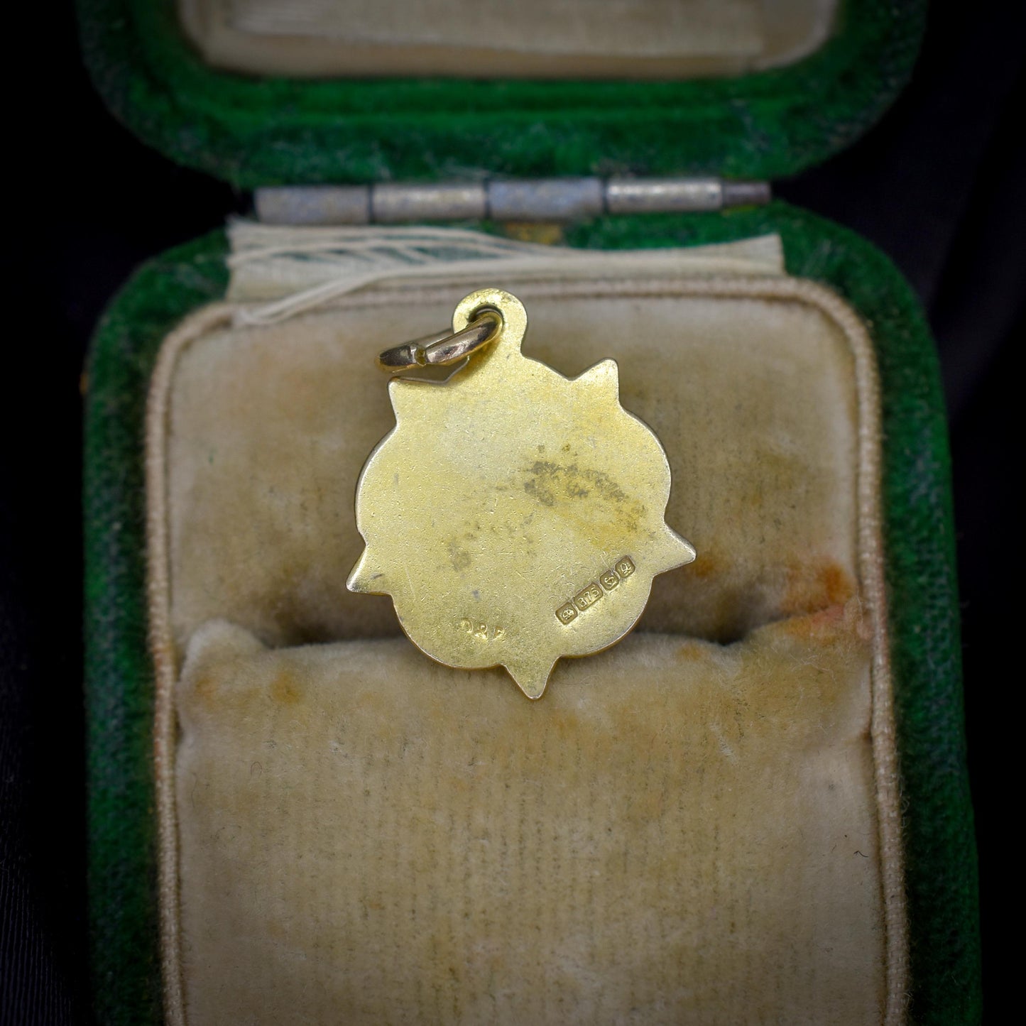 Vintage Yorkshire White Rose Enamel 9ct Gold Charm