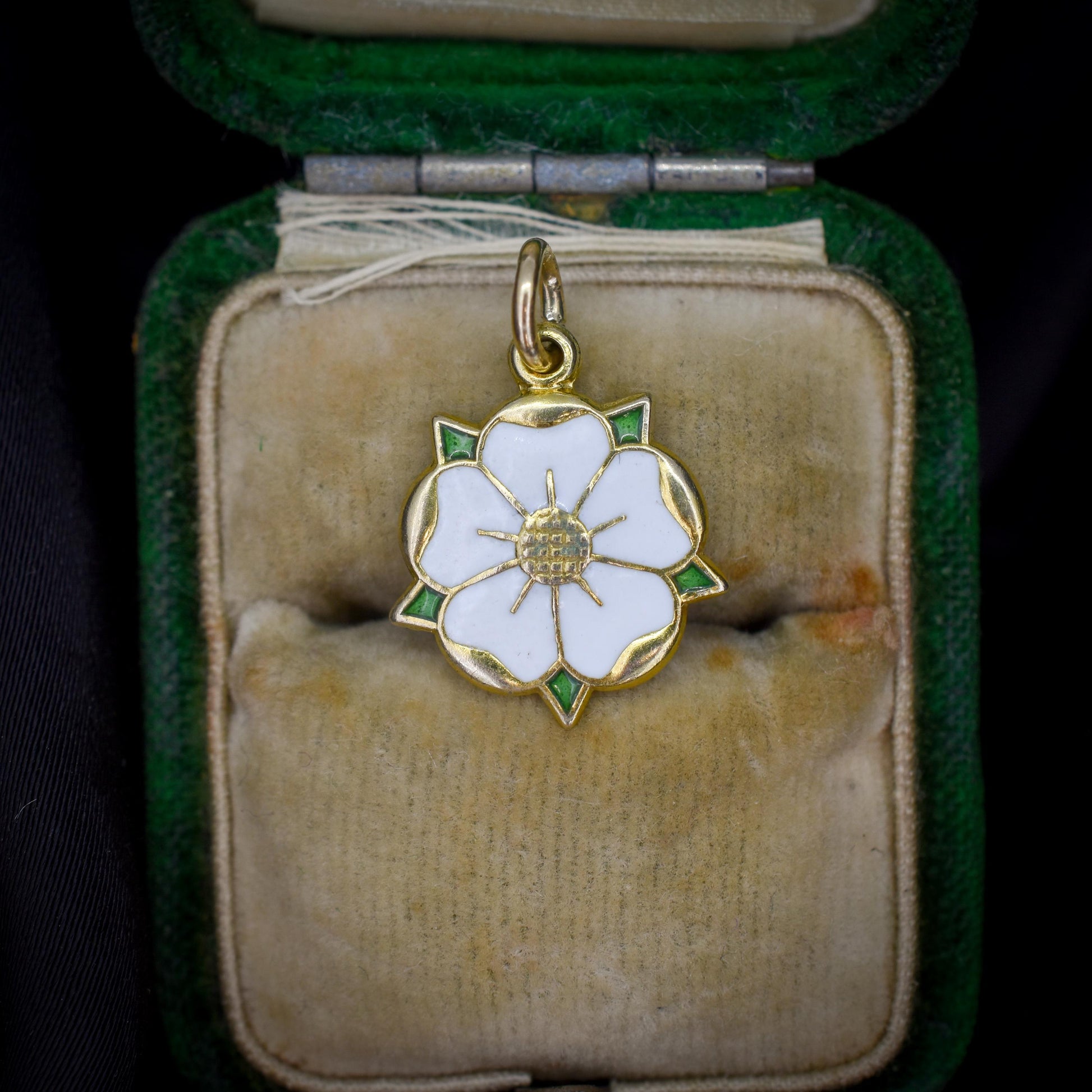 Vintage Yorkshire White Rose Enamel 9ct Gold Charm