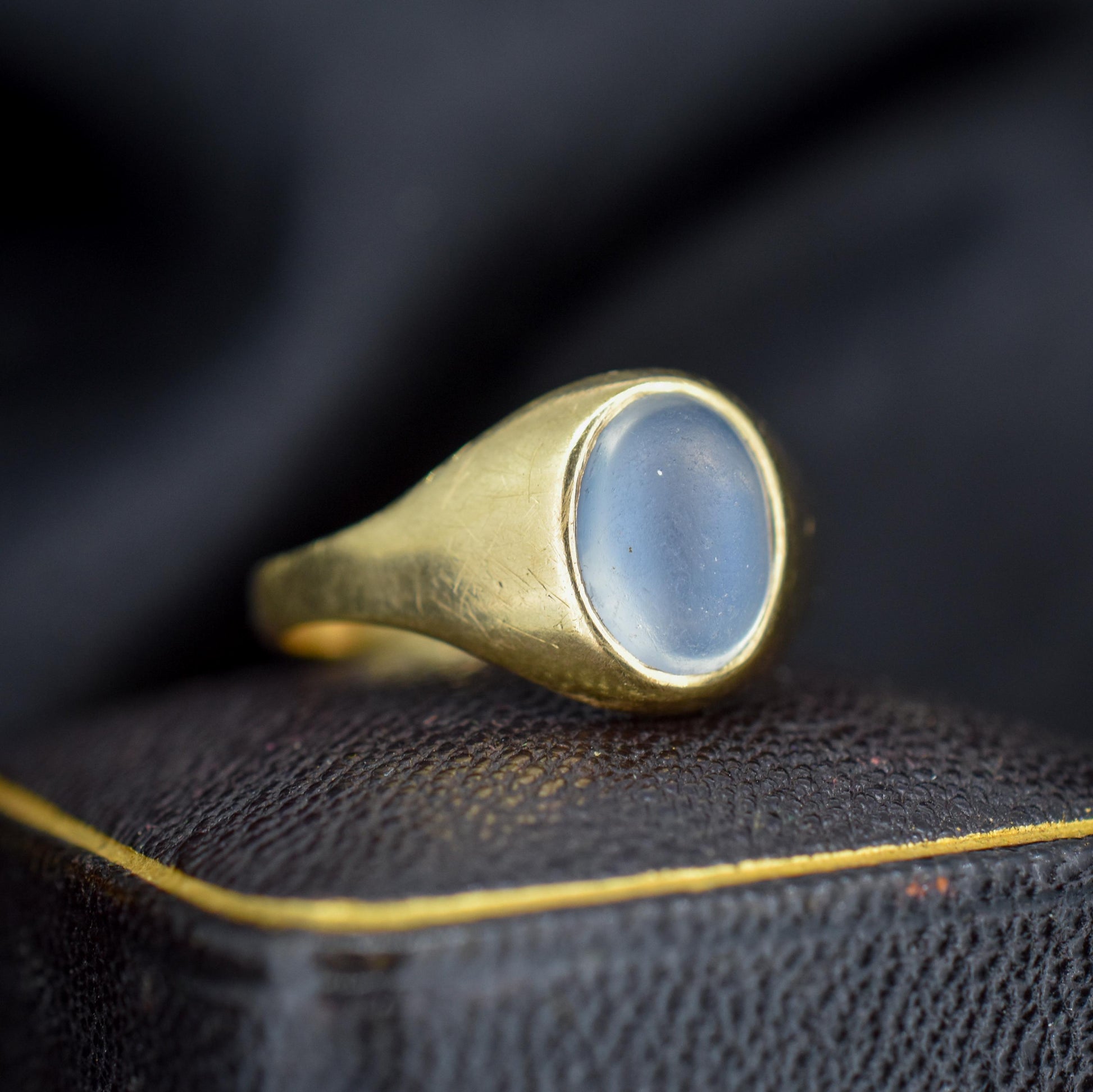 Vintage Moonstone Oval Solitaire Signet 9ct Yellow Gold Ring