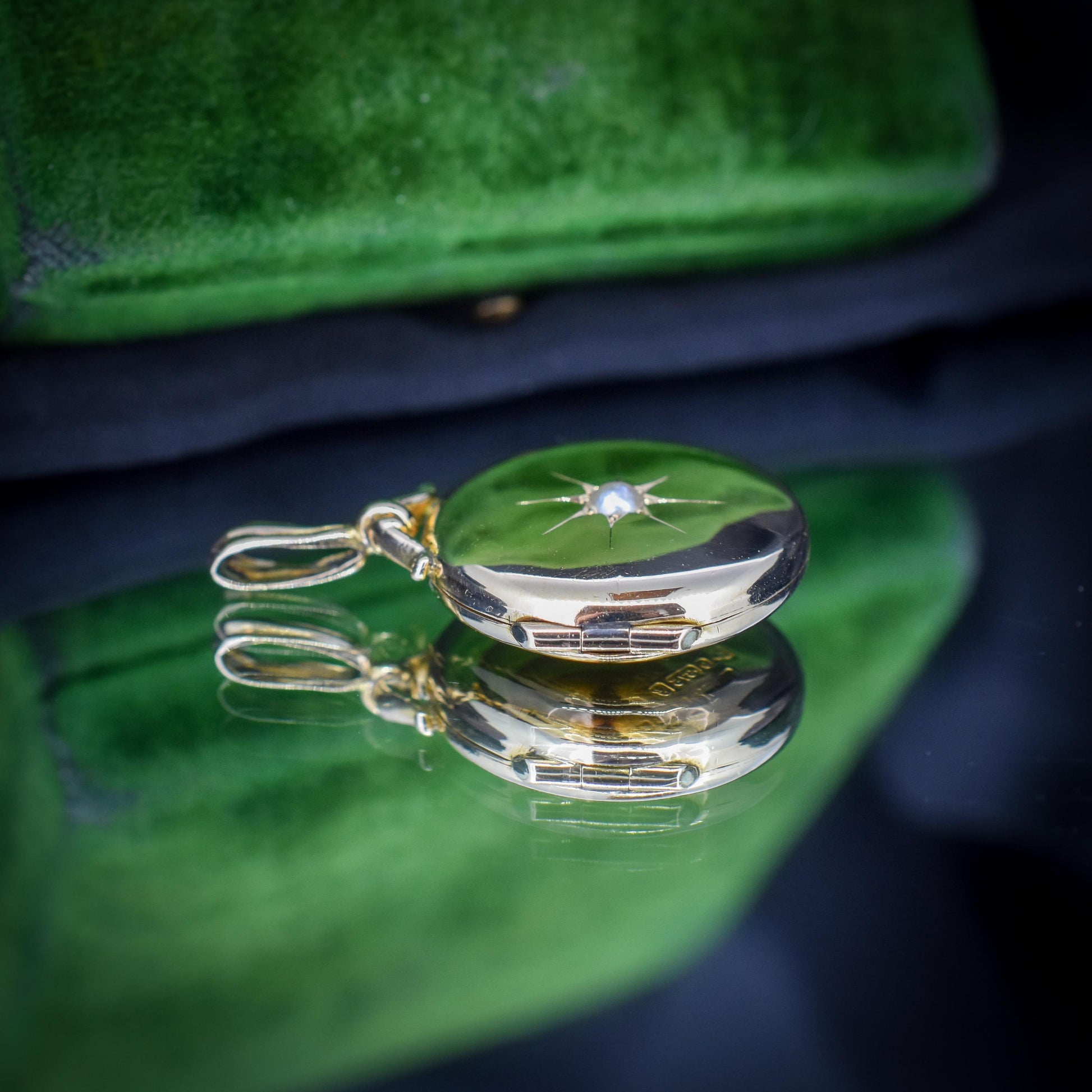Antique '1907' Pearl Starburst 9ct Gold Round Locket Pendant
