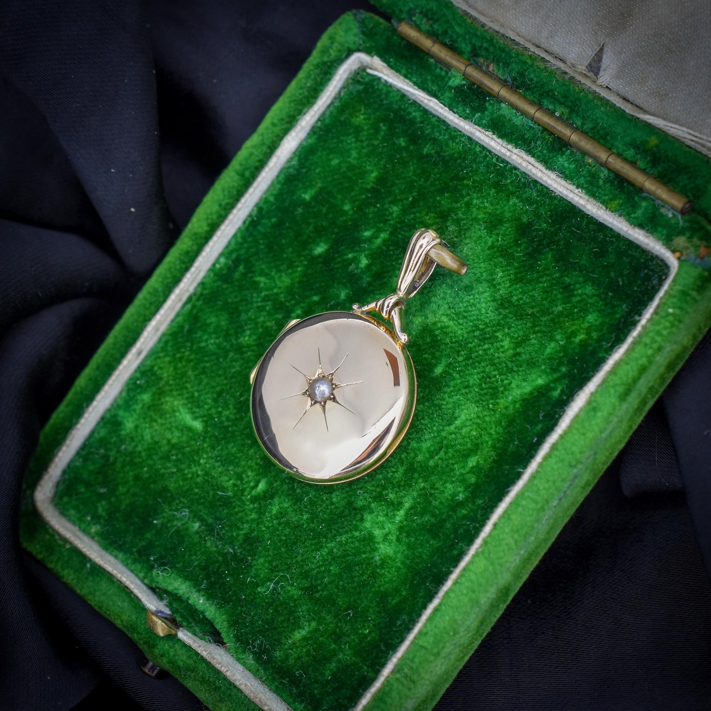 Antique '1907' Pearl Starburst 9ct Gold Round Locket Pendant