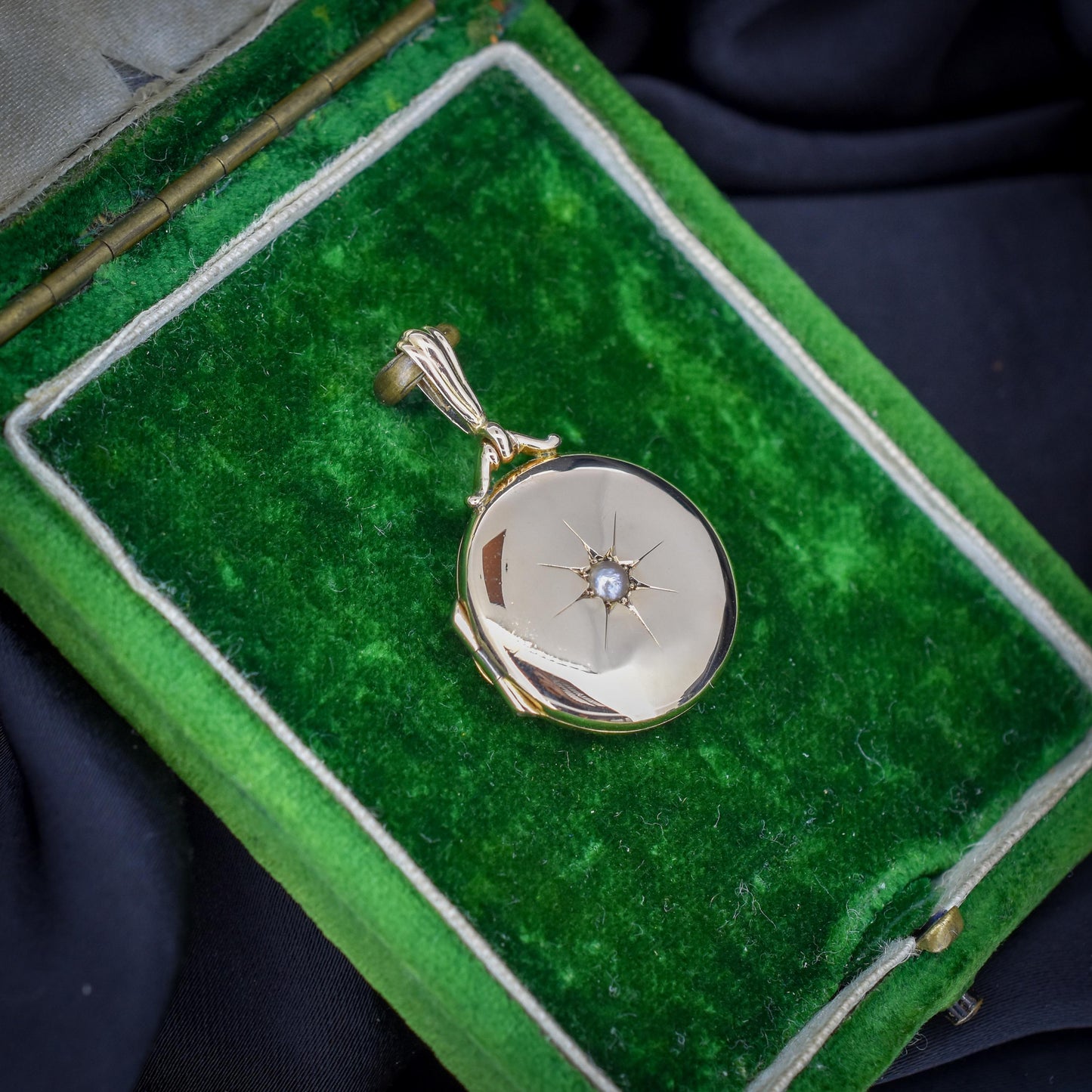 Antique '1907' Pearl Starburst 9ct Gold Round Locket Pendant