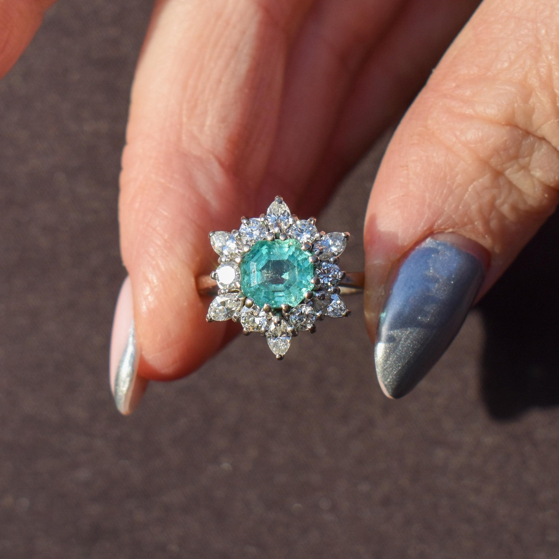 Vintage 1.30ct Natural Emerald and Diamond Snowflake Cluster Gold Ring