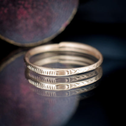 Antique Georgian 9ct Gold Snake Ouroboros Engraved Split Ring, 20mm