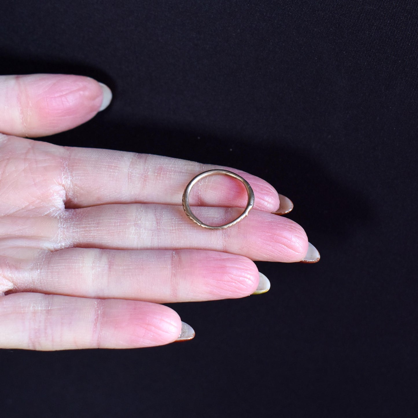 Antique Georgian 9ct Gold Snake Ouroboros Engraved Split Ring, 20mm