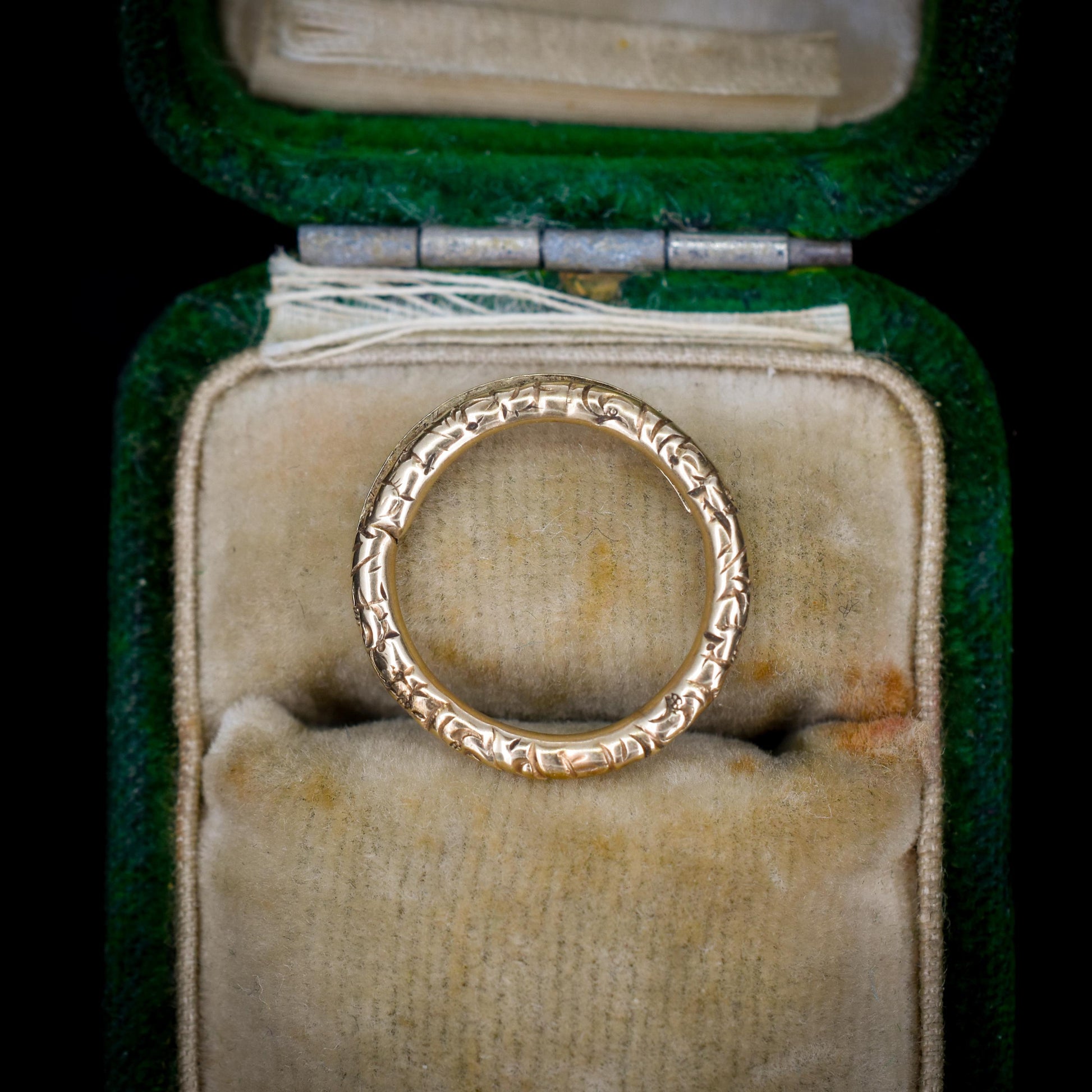 Antique Georgian 12ct Gold Engraved Split Ring, 15mm