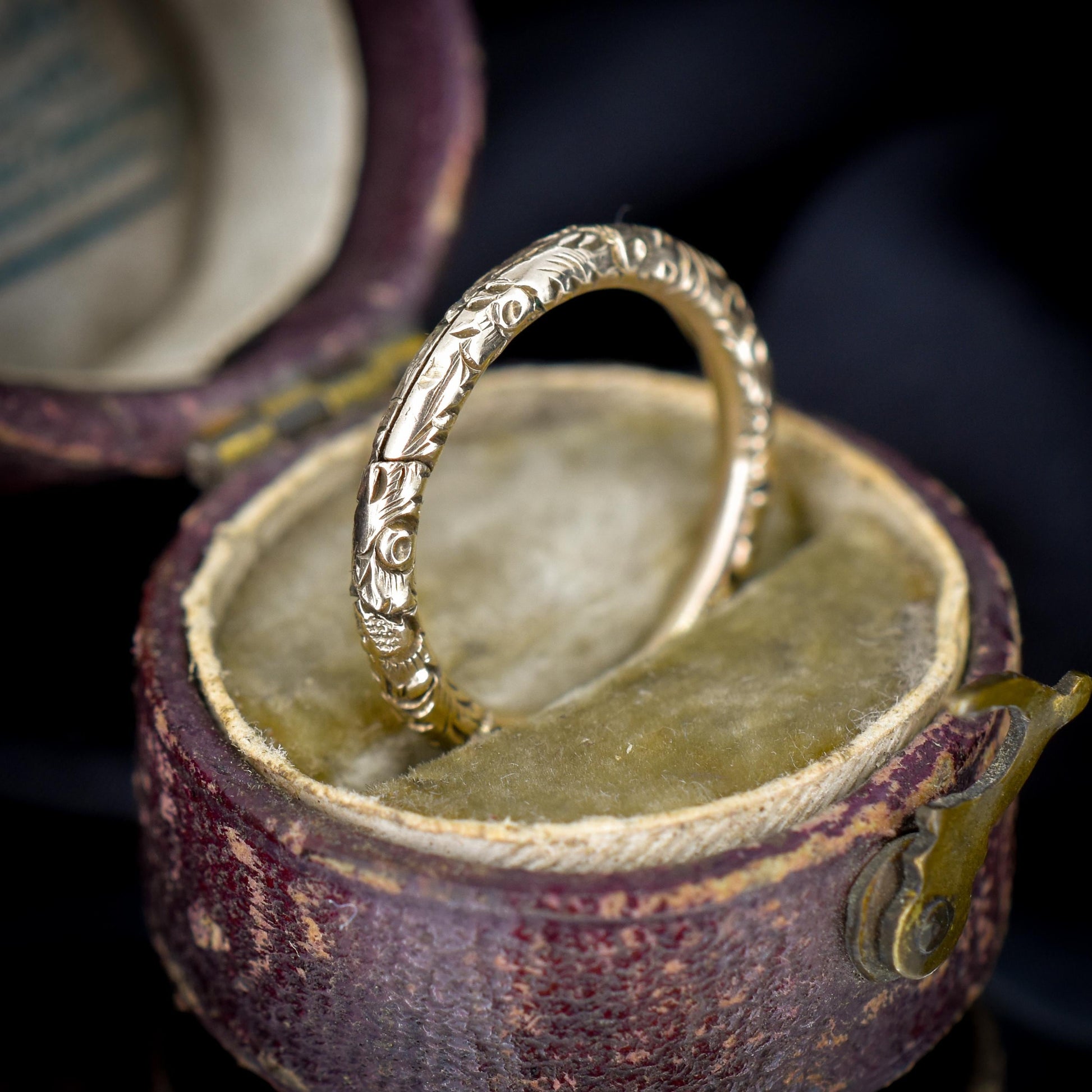 Antique Georgian 9ct Gold Engraved Split Ring, 17mm