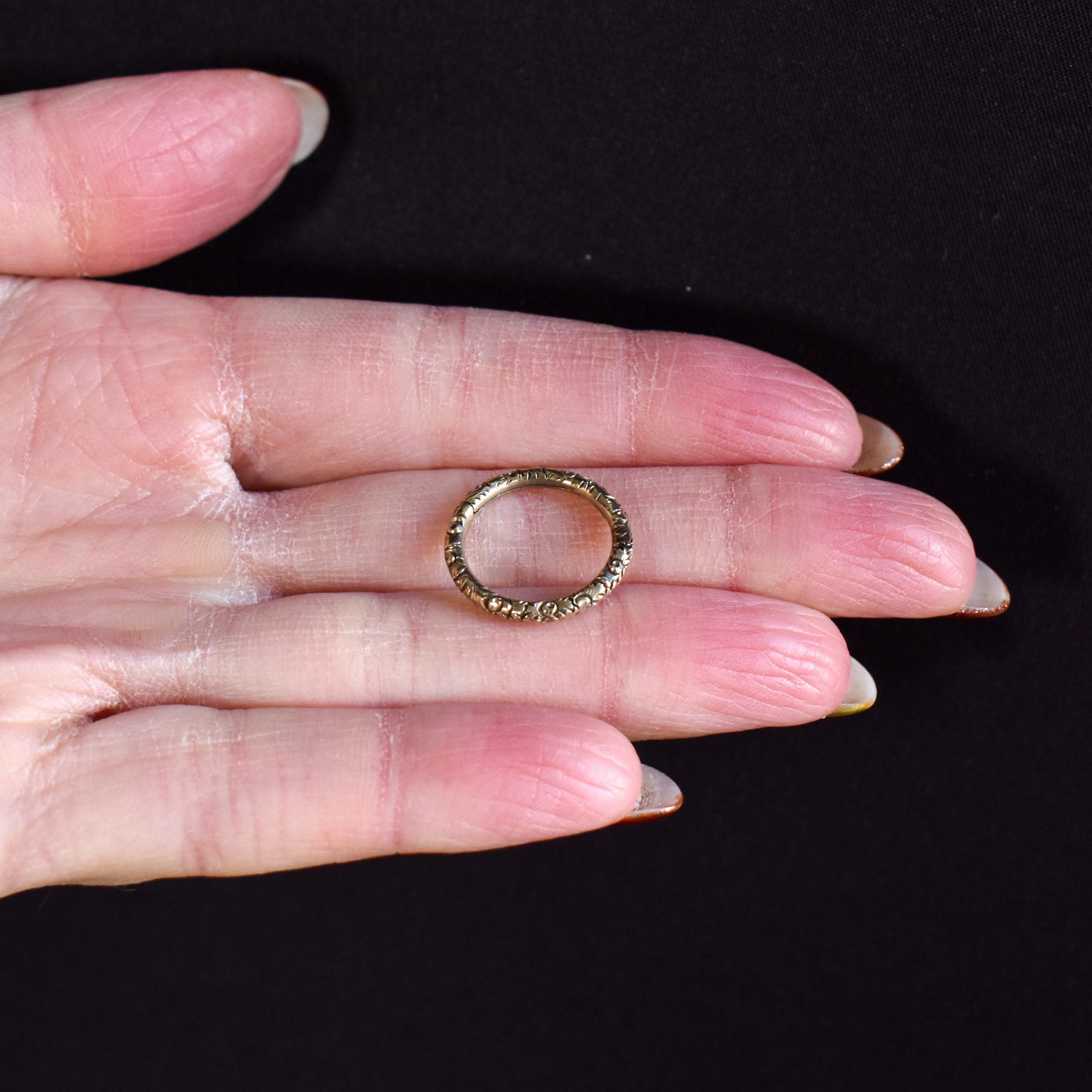 Antique Georgian 9ct Gold Engraved Split Ring, 17mm