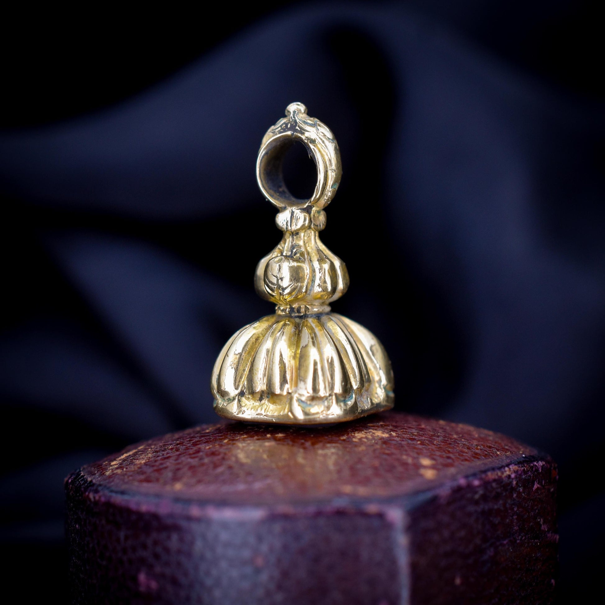 Antique Chalcedony 'A TRUE FRIEND' Intaglio Gold Cased Fob Seal Pendant