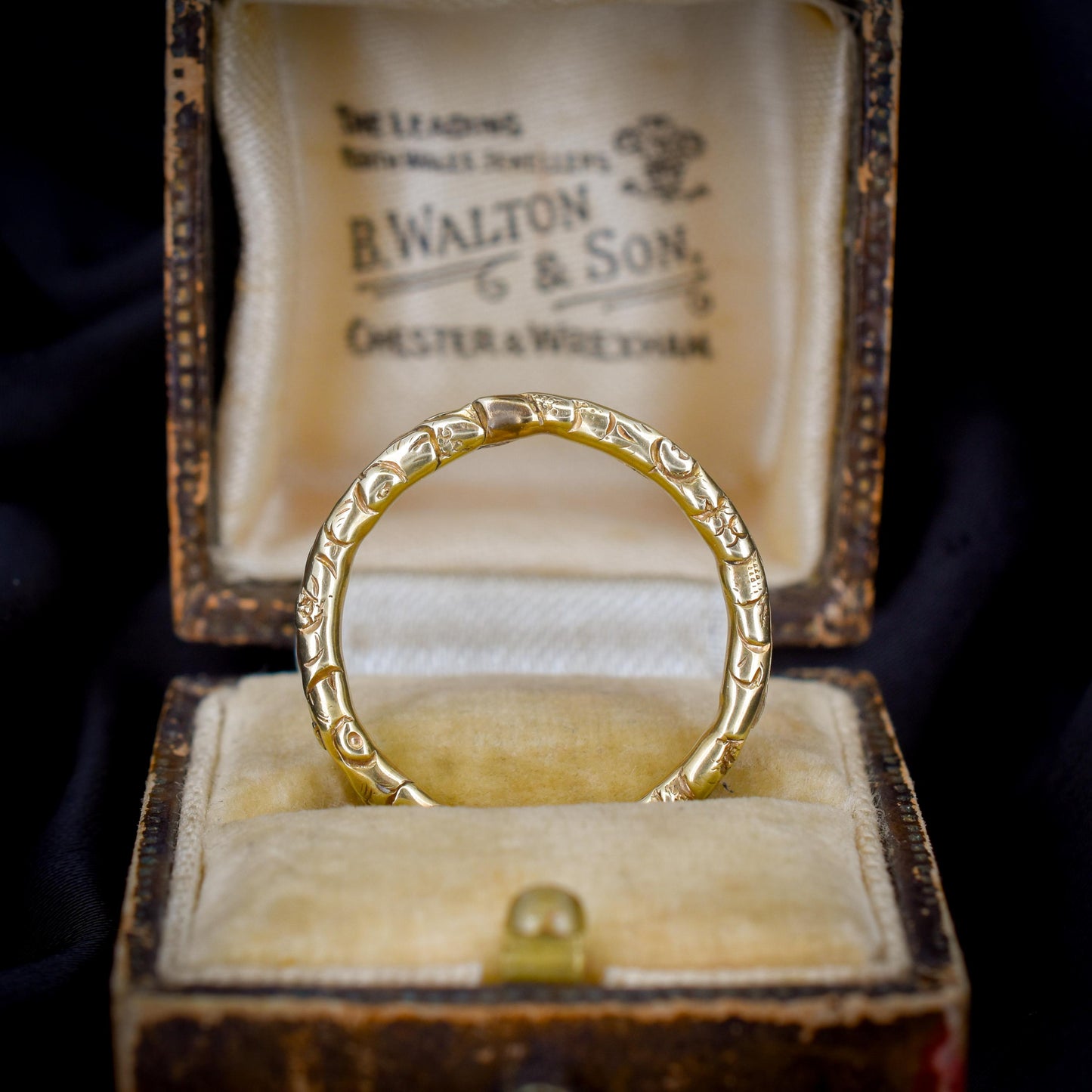 Antique Large Georgian 12ct Gold Engraved Split Ring, 24mm