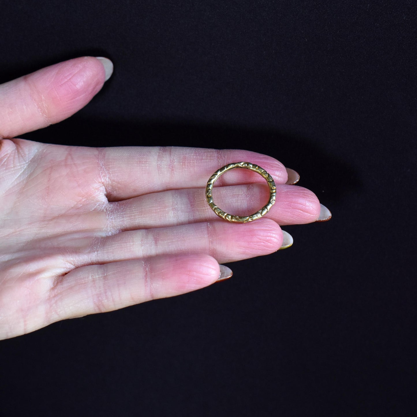 Antique Large Georgian 12ct Gold Engraved Split Ring, 24mm