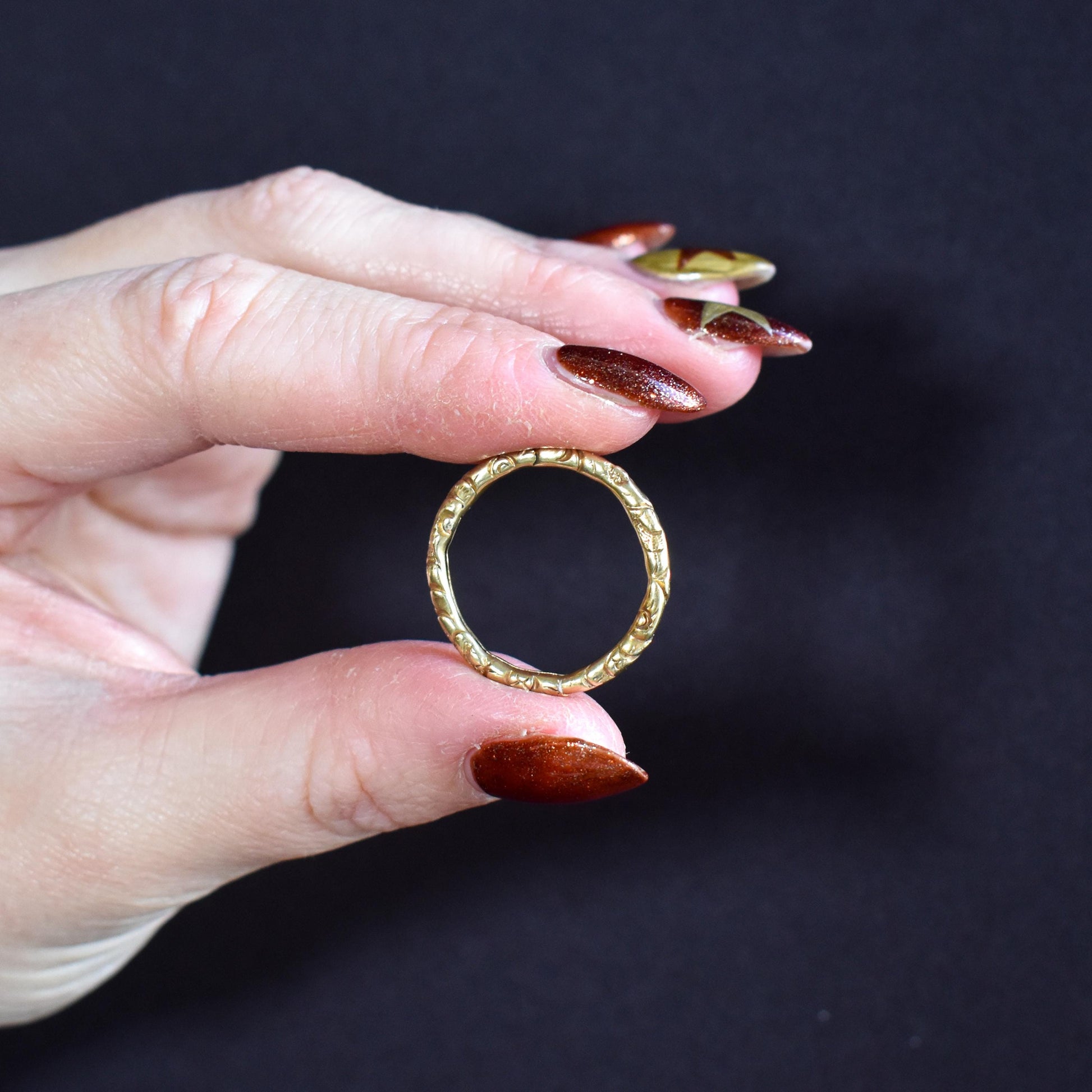 Antique Large Georgian 12ct Gold Engraved Split Ring, 24mm